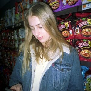 Meet your Posher, Camille